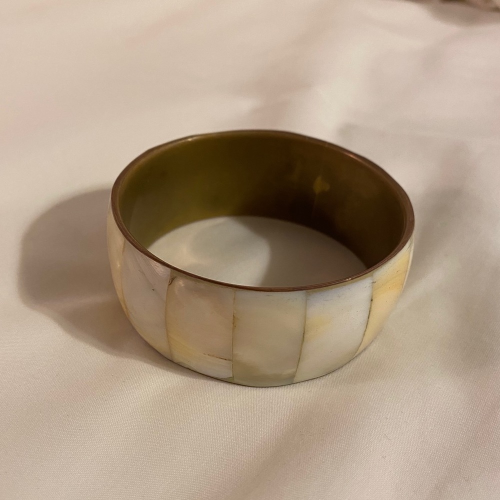 Shell bracelet bangle